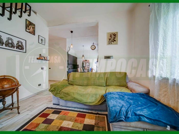 Casa quadrilocale in vendita in Via Cesare Correnti, Arnate, Gallarate