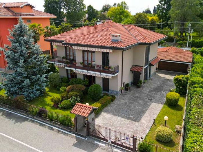 Casa trilocale in vendita in Centro, Oleggio