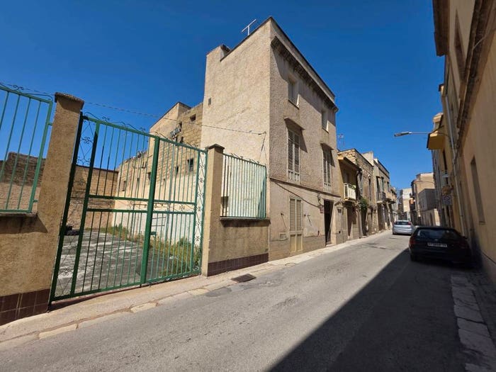 Casa quadrilocale in vendita in Via Giuseppe Denaro, Centro, Castelvetrano