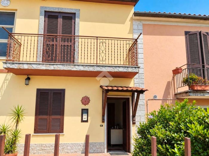 Appartamento trilocale in vendita in Via Napoli, Centro, Lariano