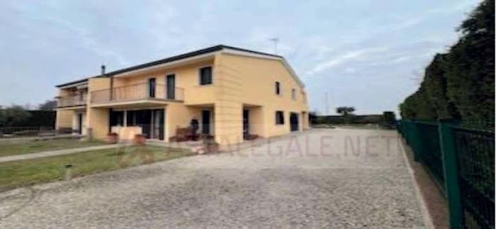 Appartamento con 6 locali in vendita in Via Monsignore Carlo Liviero, Centro, Agna