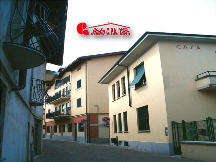 Appartamento trilocale in vendita in Via Alessandro Manzoni, Centro, Ferno