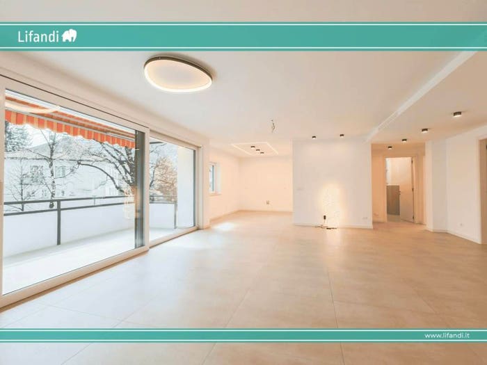 Appartamento quadrilocale in vendita in KarlWolfStraße Via Karl Wolf, Centro, Merano