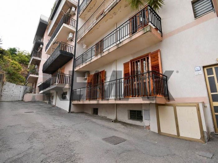Appartamento quadrilocale in vendita in Via Giglio, Aci Catena