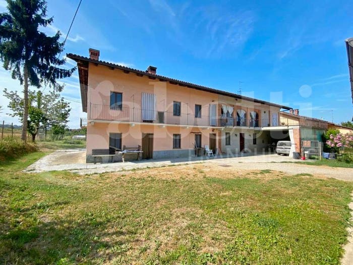 Casa quadrilocale in vendita in Via Isorella, Cherasco