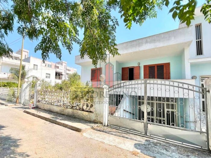 Casa con 6 locali in vendita in Via Romagna, Casarano