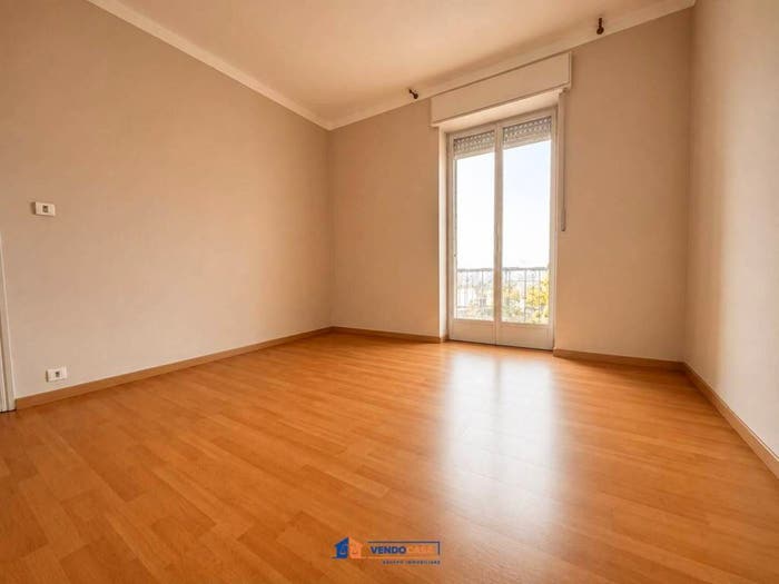 Appartamento quadrilocale in vendita in Piazza San Bartolomeo, Centro, Castagnole delle Lanze