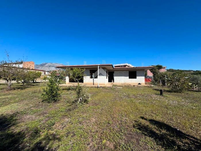 Casa trilocale in vendita in Via Vincenzo Parisi, Centro, Minturno