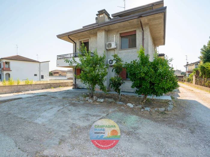 Casa con 6 locali in vendita in Via Cristoforo Colombo, Centro, Lagosanto