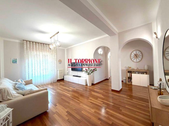 Appartamento con 5 locali in vendita in Via Vittorio Veneto, Centro, Pescia