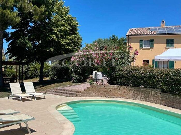 Casa con 5 locali in vendita in San Costanzo