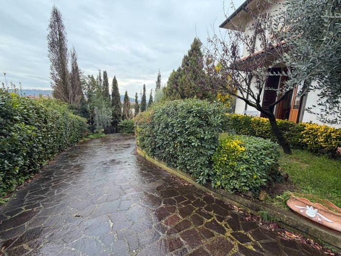 Casa con 6 locali in vendita in Via del Chianti, Centro, Poggibonsi