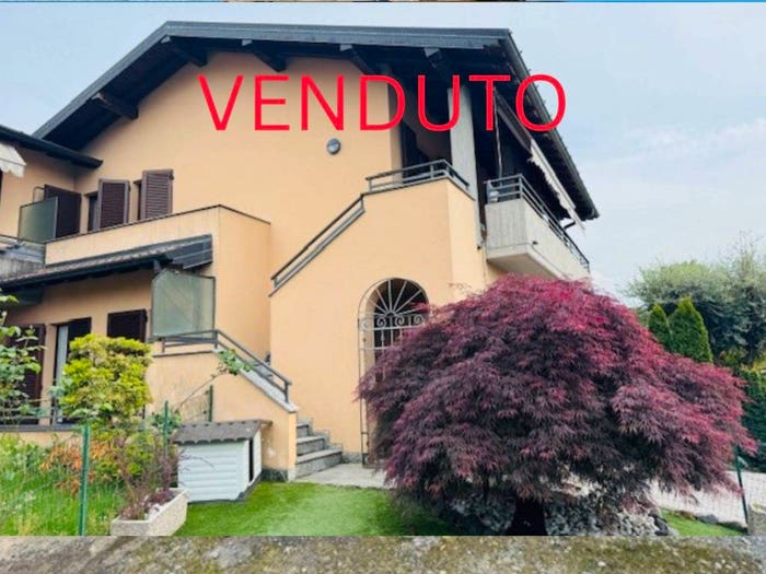 Appartamento trilocale in vendita in Via Luigi Neri, Centro, Valmorea