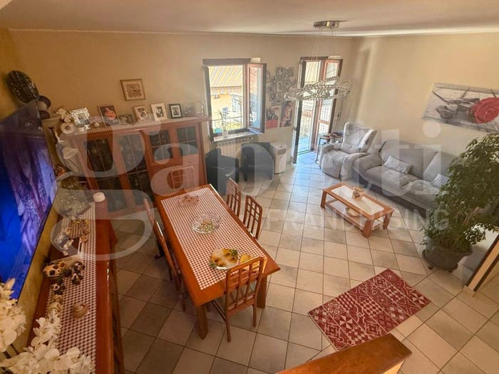 Appartamento quadrilocale in vendita in Via Como snc, Centro, Erba