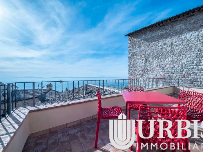 Casa trilocale in vendita in Via Santa Maria delle Rose, Centro Storico, Assisi