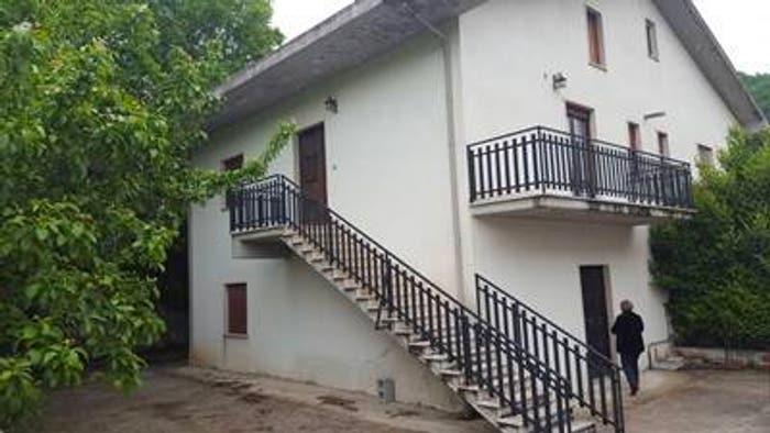 Casa trilocale in vendita in Via delle Frazioni, Centro, Civitella Roveto