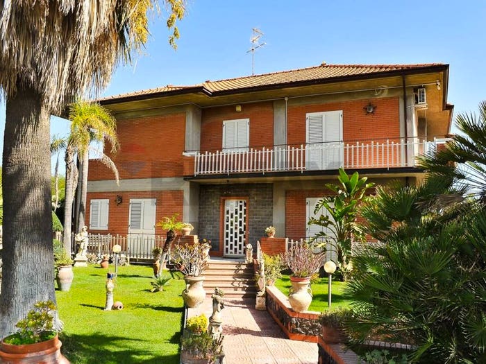 Casa con 6 locali in vendita in via cristoforo colombo, Centro, Mascalucia