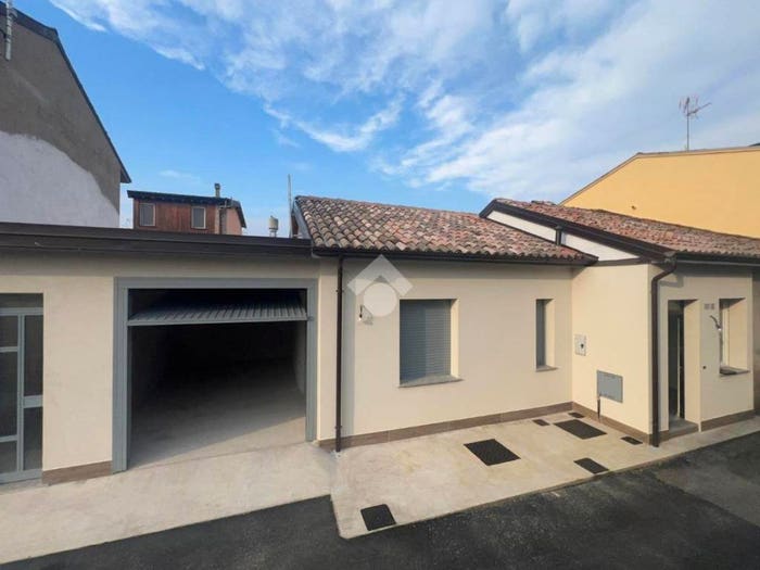Casa bilocale in vendita in Via Roma, Centro, Casanova Lonati
