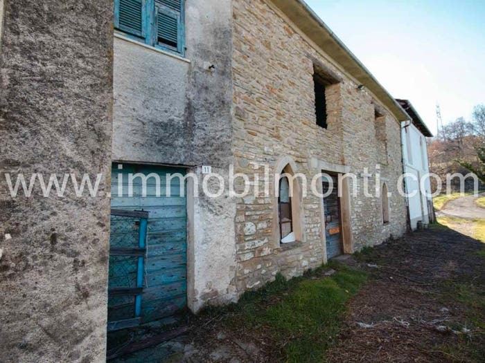 Casa con 6 locali in vendita in Cavatore