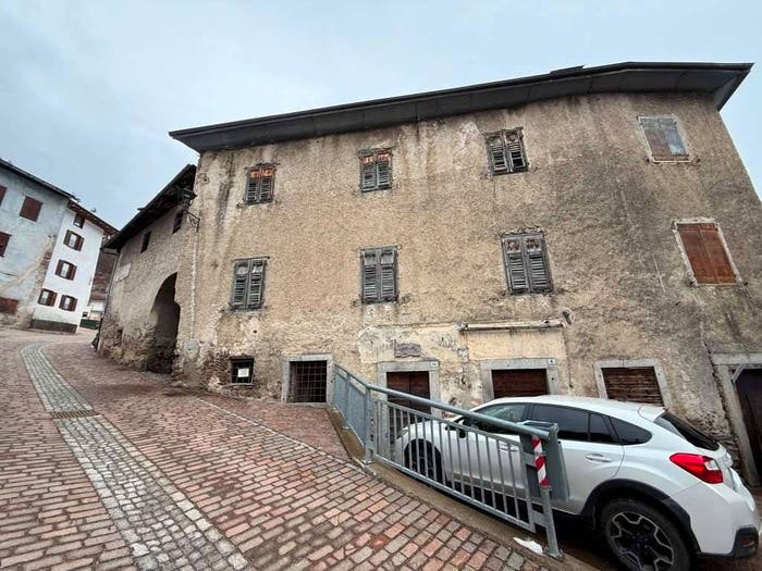 Casa con 6 locali in vendita in via IV Novembre, Centro, Mezzana