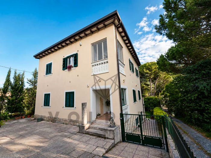 Appartamento quadrilocale in vendita in Viale Giacomo Matteotti, Ospedale SpoletoSfera, Spoleto