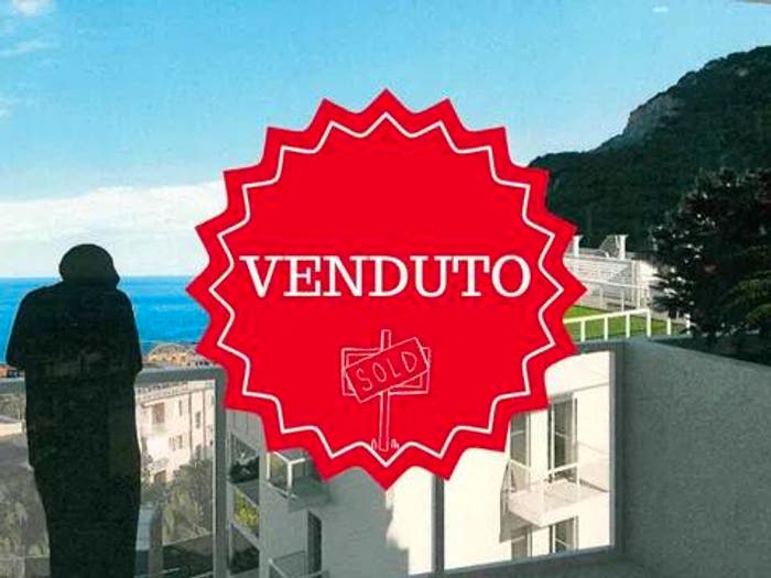 Appartamento bilocale in vendita in Via Xxv Aprile, Centro, Finale Ligure