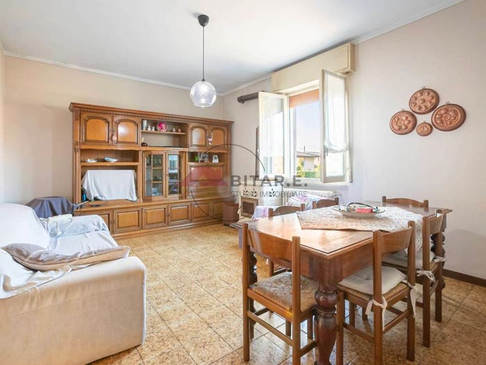 Casa quadrilocale in vendita in Via Maggio, Longhena