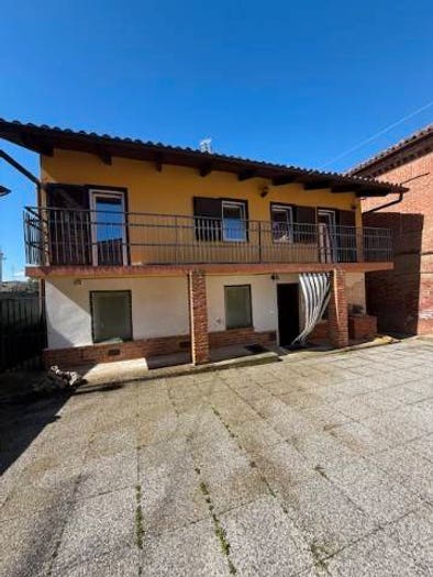 Casa con 6 locali in vendita in Via Vincenzo Roberti, Centro, Montemagno