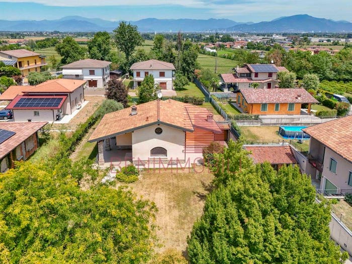 Casa quadrilocale in vendita in Via Castagnari, Centro, Poncarale
