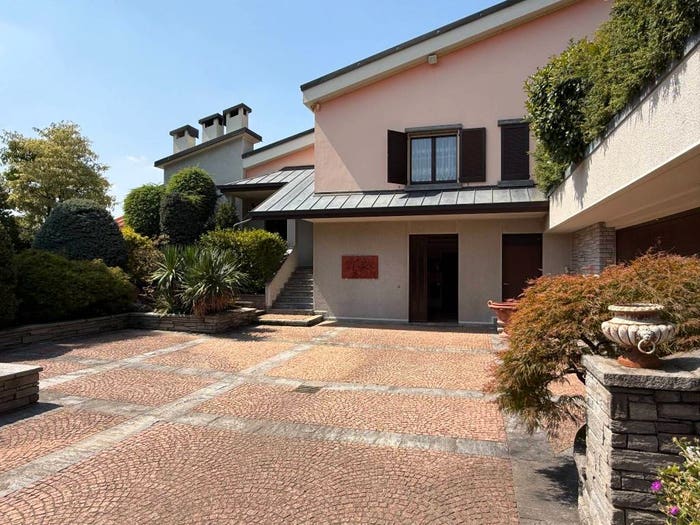 Casa con 5 locali in vendita in Via Donato Bramante, Centro, Merate