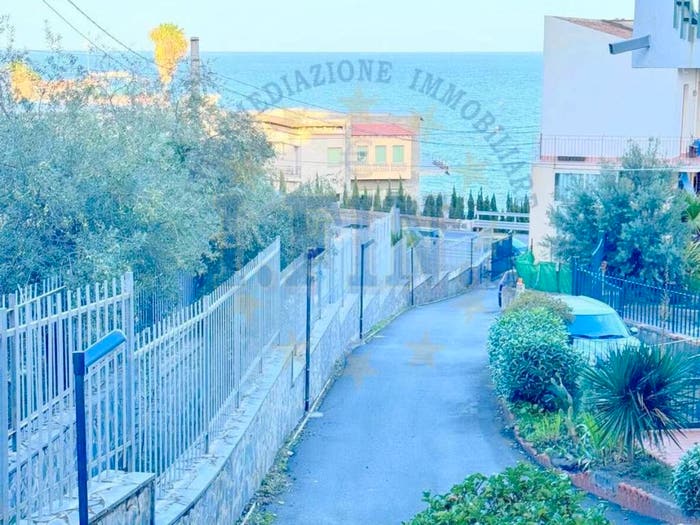 Appartamento con 5 locali in vendita in Via Livorno, Aci Trezza, Aci Castello