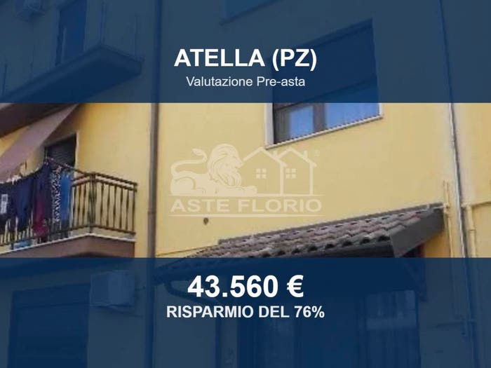 Casa con 6 locali in vendita in Via Delle Querce, Centro, Atella