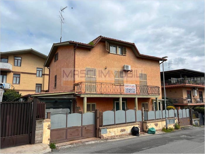 Appartamento con 6 locali in vendita in Via Castelchiodato, Gesù Operaio Spineti, Monterotondo