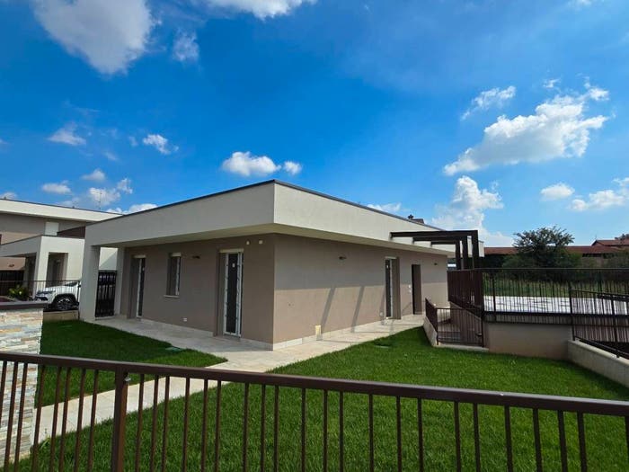 Casa con 5 locali in vendita in Via San Carlo Borromeo, Brusaporto