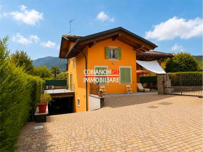 Casa con 5 locali in vendita in Via Sant'Anna, Cambiasca