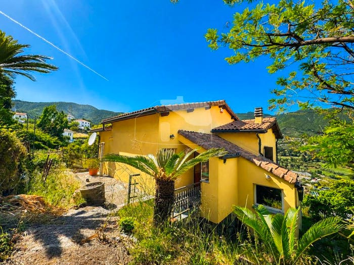 Casa quadrilocale in vendita in Strada San Bartolomeo, Coldirodi, Sanremo