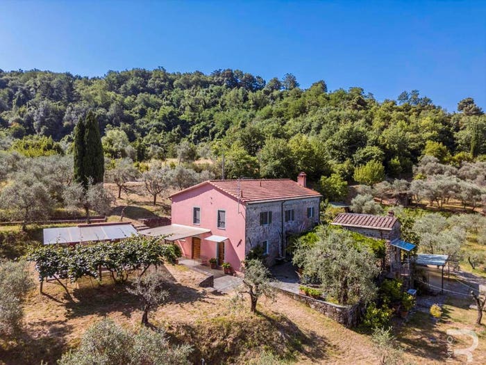 Casa con 6 locali in vendita in Strada Provinciale di Giucano, Fosdinovo