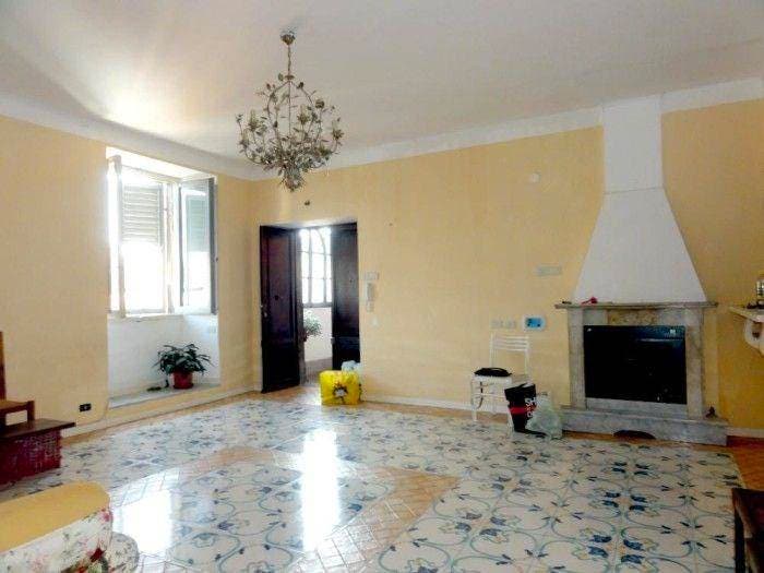 Appartamento quadrilocale in vendita in piazza fabrizio, Centro, Acquapendente