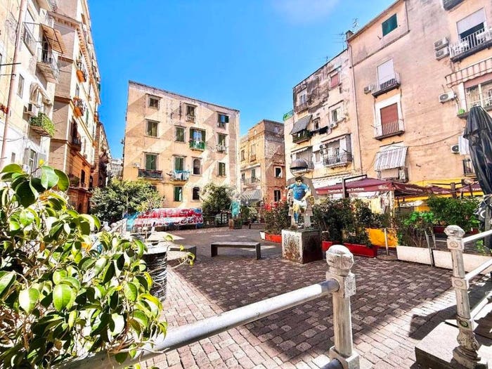 Appartamento monolocale in vendita in Vico Figurella a Montecalvario, Quartieri Spagnoli, Napoli