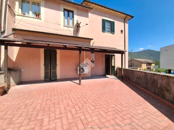 Casa quadrilocale in vendita in Via cesarini, Centro, Acquasparta