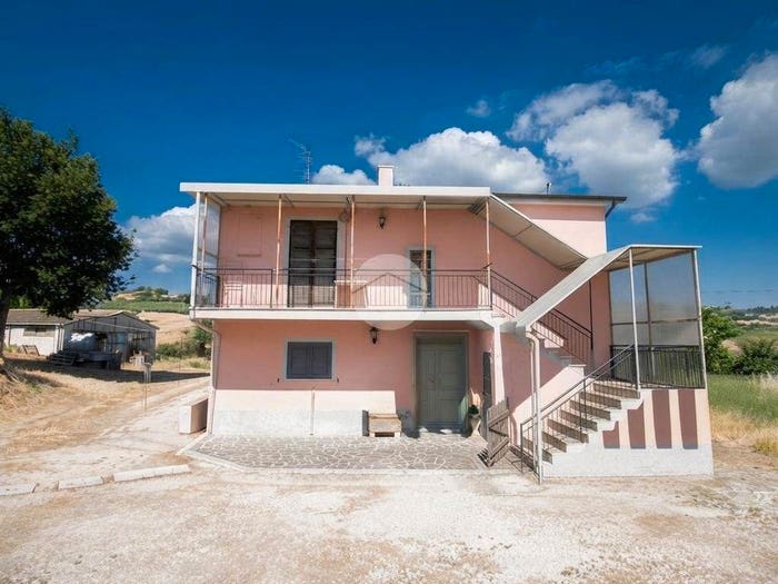 Casa con 6 locali in vendita in Contrada Monterone, Atri