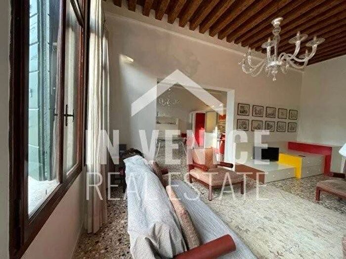 Appartamento con 6 locali in vendita in San Polo, Venezia