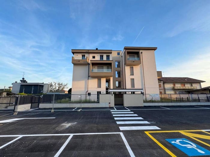 Appartamento quadrilocale in vendita in Via Giuseppe Verdi, Rovello Porro