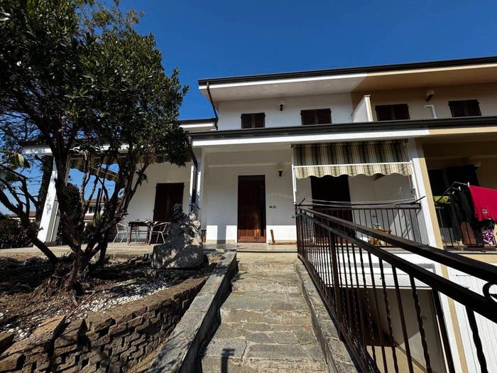 Casa con 6 locali in vendita in Strada della Rosta, Cabanette, Alessandria