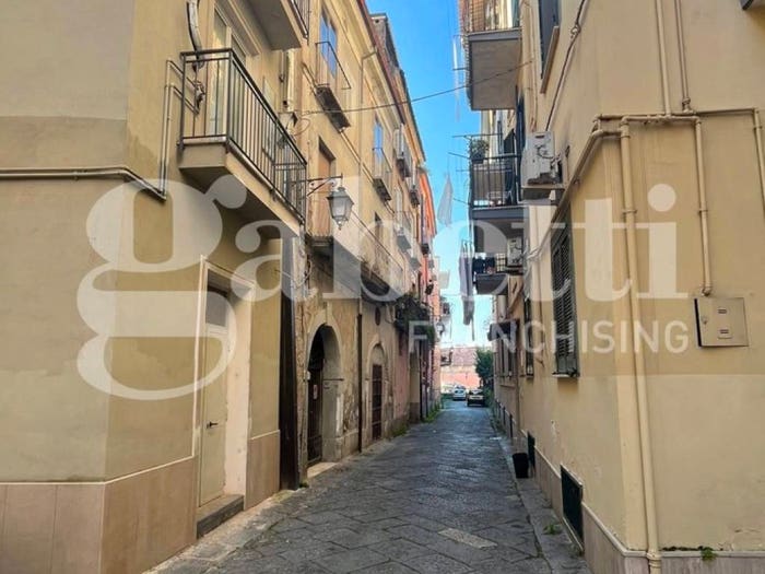 Appartamento quadrilocale in vendita in Via Giovanni Battista Attendolo, Centro, Capua