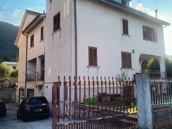 Appartamento con 6 locali in vendita in Paolisi