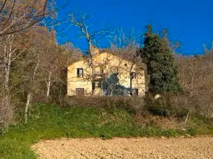 Casa con 6 locali in vendita in Contrada Canniccio, Monterubbiano