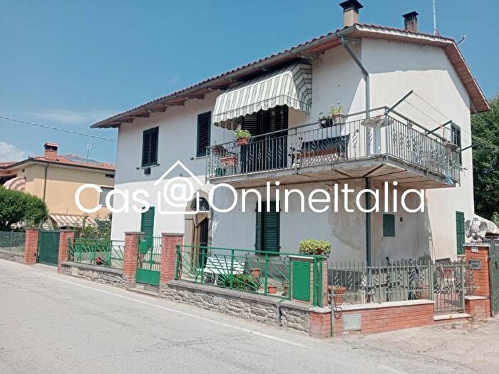Appartamento con 6 locali in vendita in Via Sette Martiri, Centro, Tuoro sul Trasimeno