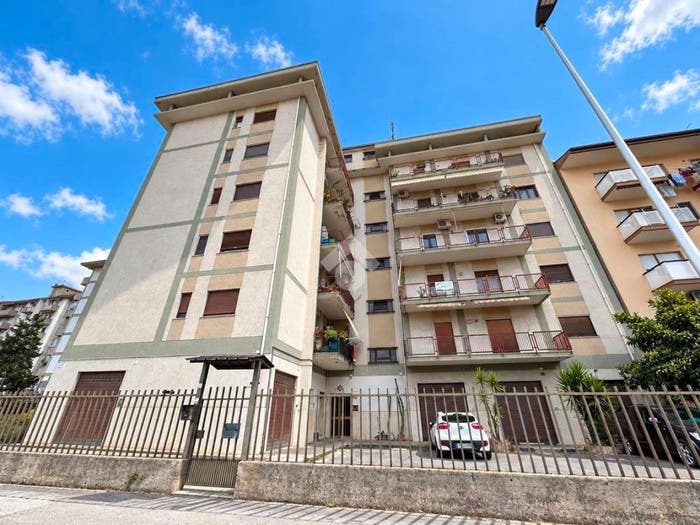 Appartamento quadrilocale in vendita in Via Libero Grassi, Panebianco Tribunale, Cosenza