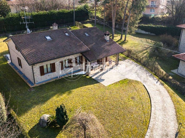 Casa con 6 locali in vendita in Via Luigi Cadorna, Cremella